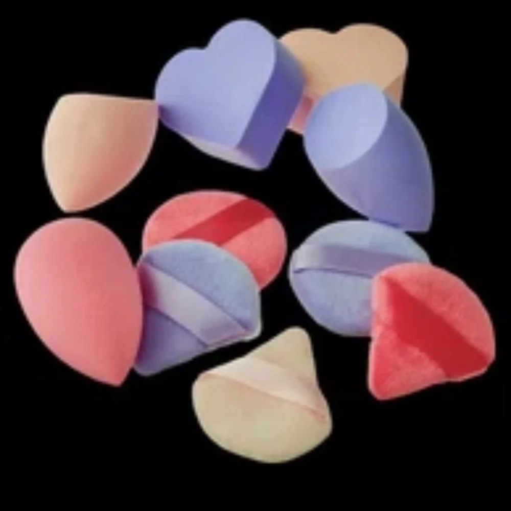 2 Bridgerton Heart-Shaped Makeup Sponges Set